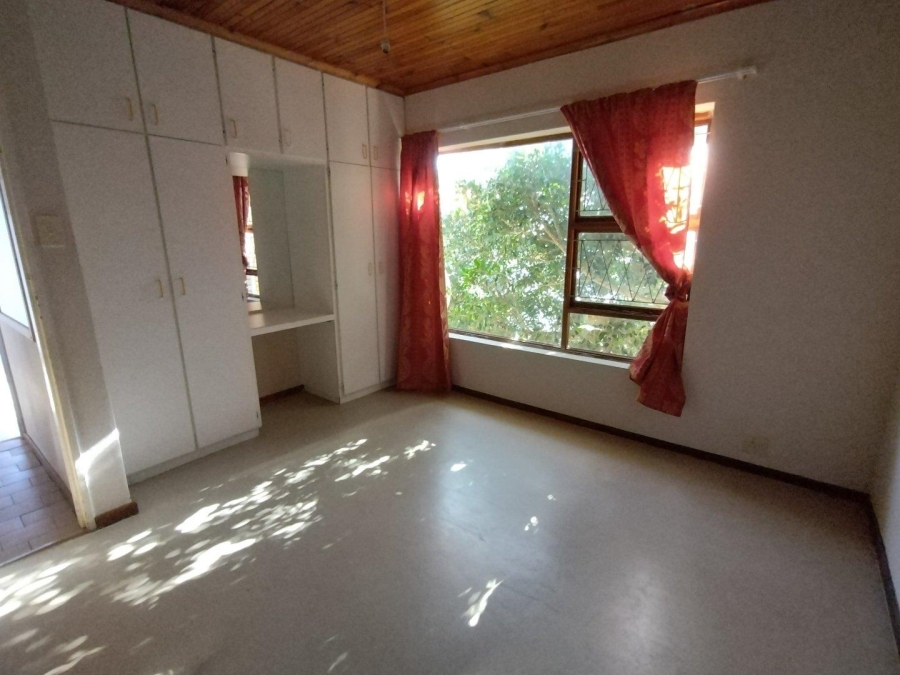 5 Bedroom Property for Sale in Wavecrest Eastern Cape
